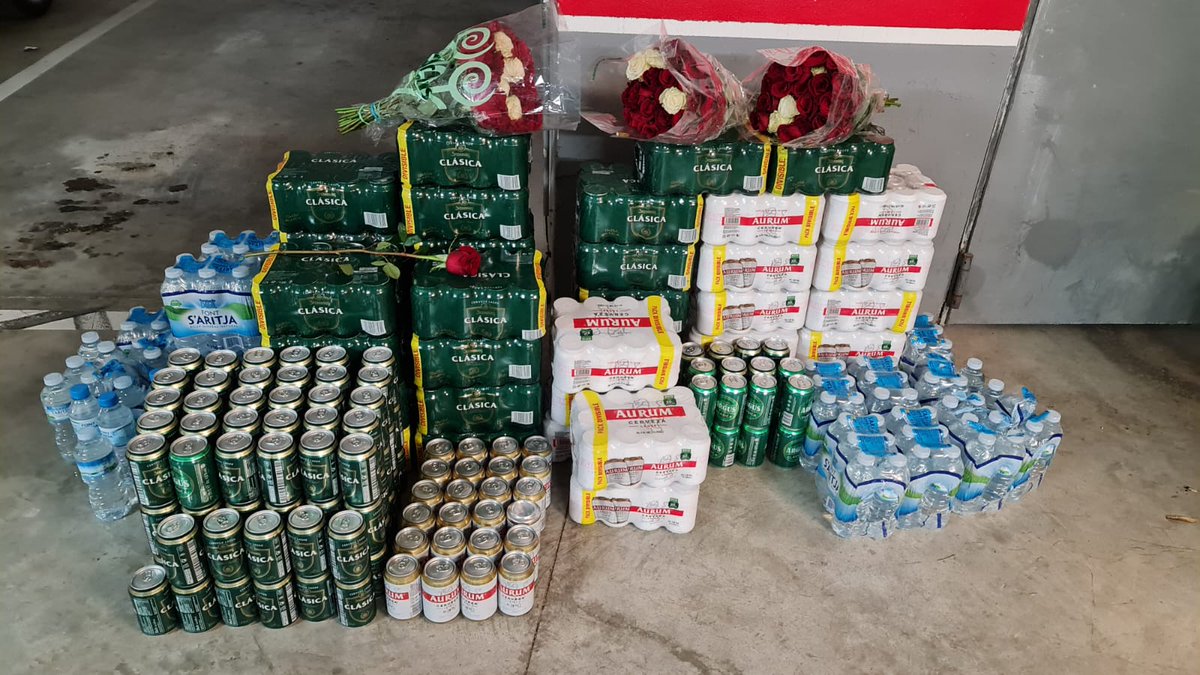 ajuntpalma's tweet photo. 👮🚨La @policiadepalma ha actuat en diversos controls de seguretat viària i ha intervingut en contra la venda ambulant d'alcohol a Platja de Palma aquest cap de setmana

👉També s'han dut a terme diversos controls en contra del botellot, entre altres https://t.co/wTQjJDtACC