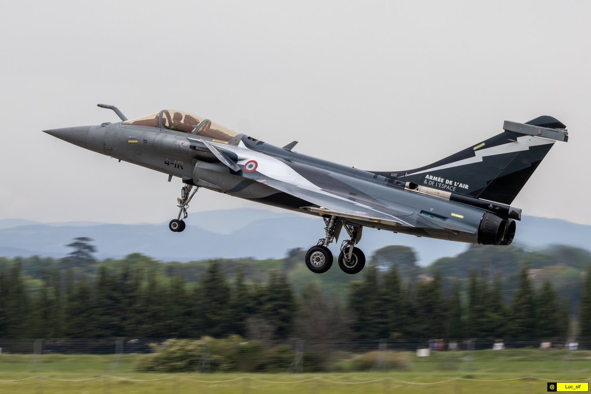 luc_slf31's tweet photo. Quelques photos du #rafalesolodisplay2023 de l’@Armee_de_lair lors des #70AnsPaf https://t.co/AWFEHDHRFW