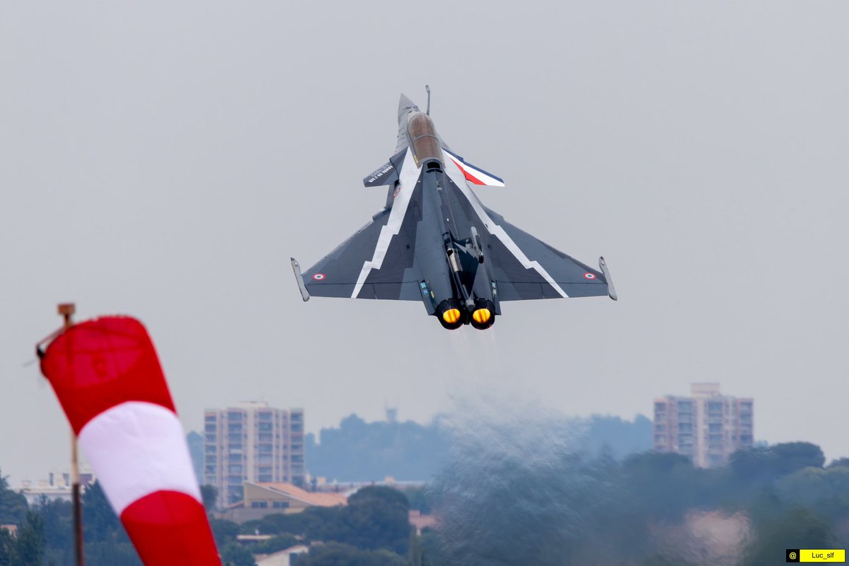 luc_slf31's tweet photo. Quelques photos du #rafalesolodisplay2023 de l’@Armee_de_lair lors des #70AnsPaf https://t.co/AWFEHDHRFW