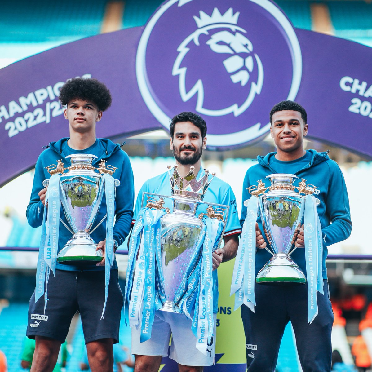 ManCity's tweet photo. What a season! ©️🏆 

#PLU18 #PL2 #PL https://t.co/9aG2iu1TVc