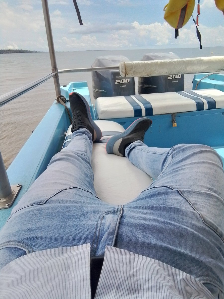 Second last Monday of Month of May for we hustler. Tag and post the drip plug who supplies you outfits.. Today I uploads @PayanSneakers for carrying after MY foot . My safety is granted while navigating.. ☆ plugged marine