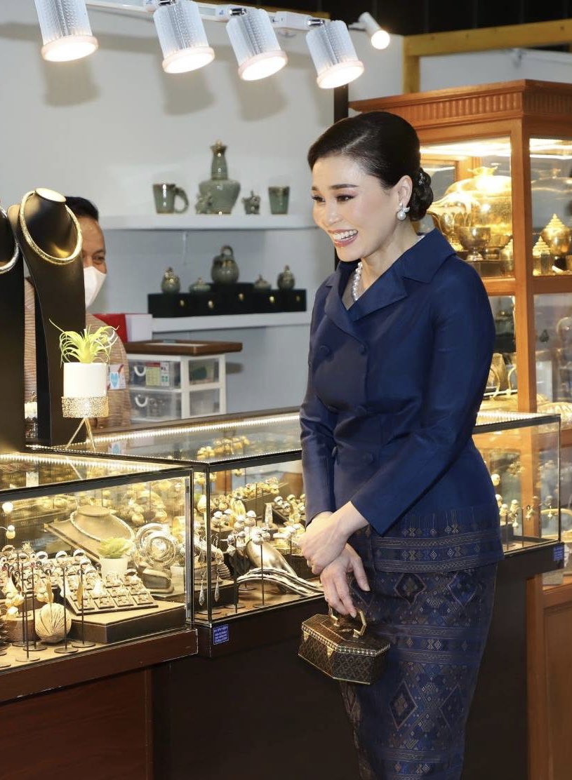 23Matthew21's tweet photo. สมเด็จแม่สวยที่สุดเลยค้าบ ทรงพระเจริญค้าบ 
🙏💜☺️
#พระราชินีสุทิดา
ขอบคุณเจ้าของรูปคับ https://t.co/Bw4tcKActP
