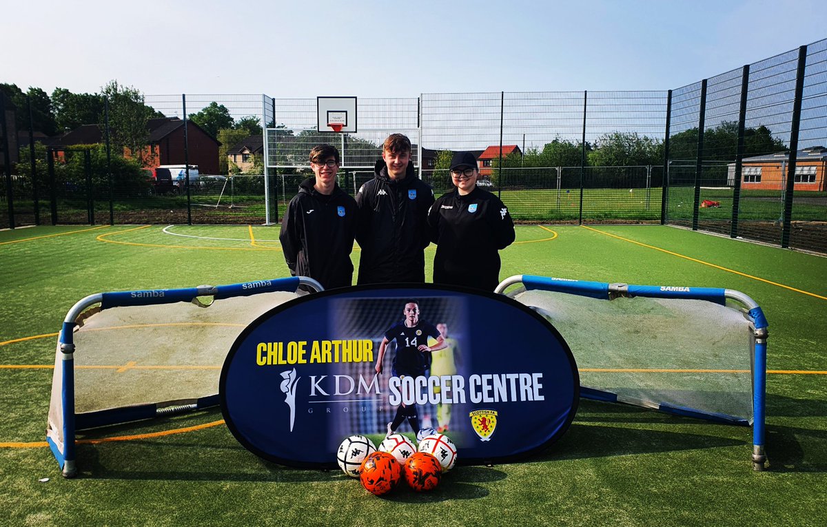 rvyfc_girls's tweet photo. Team ready to go at #Kirklandneukprimary 

#chloearthur #kdm #sfa #swnt @renfrewvictoriayfc @kirklandneukps @renfrewvics_girls 
#footballforall ⚽️🏴󠁧󠁢󠁳󠁣󠁴󠁿💙💛 https://t.co/kwyWmjgZnB