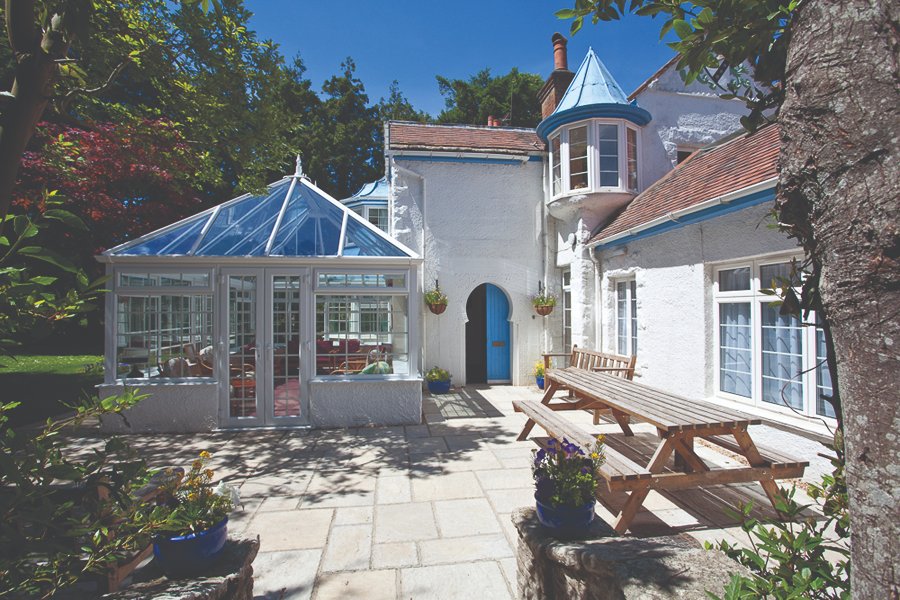 Did you know that YMCA Bournemouth operates a stunning coastal retreat in Studland, Dorset? Find out how the charity has enhanced Sandyholme over recent months here: ymcabournemouth.org.uk/facilities/san…
#YMCA #Holidays #Seaside #Selfcare #Breaks