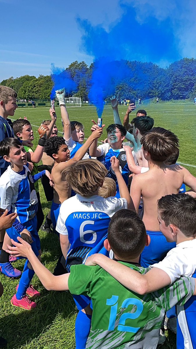 malachy38's tweet photo. @kobe070 Great season 👏🏽👏🏽👏🏽🏆 https://t.co/3uzLVvckpb