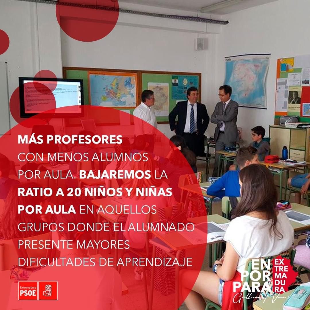 gmdc1991's tweet photo. @GFVara  En campaña todo vale… Docentes extremeños de la especialidad de Primaria en las calles reivindicando, entre otras cosas, lo que está escrito en vuestras imágenes y ustedes mirando a otro lado. ¡NO, no todo vale en campaña! https://t.co/71s9tPz6xn