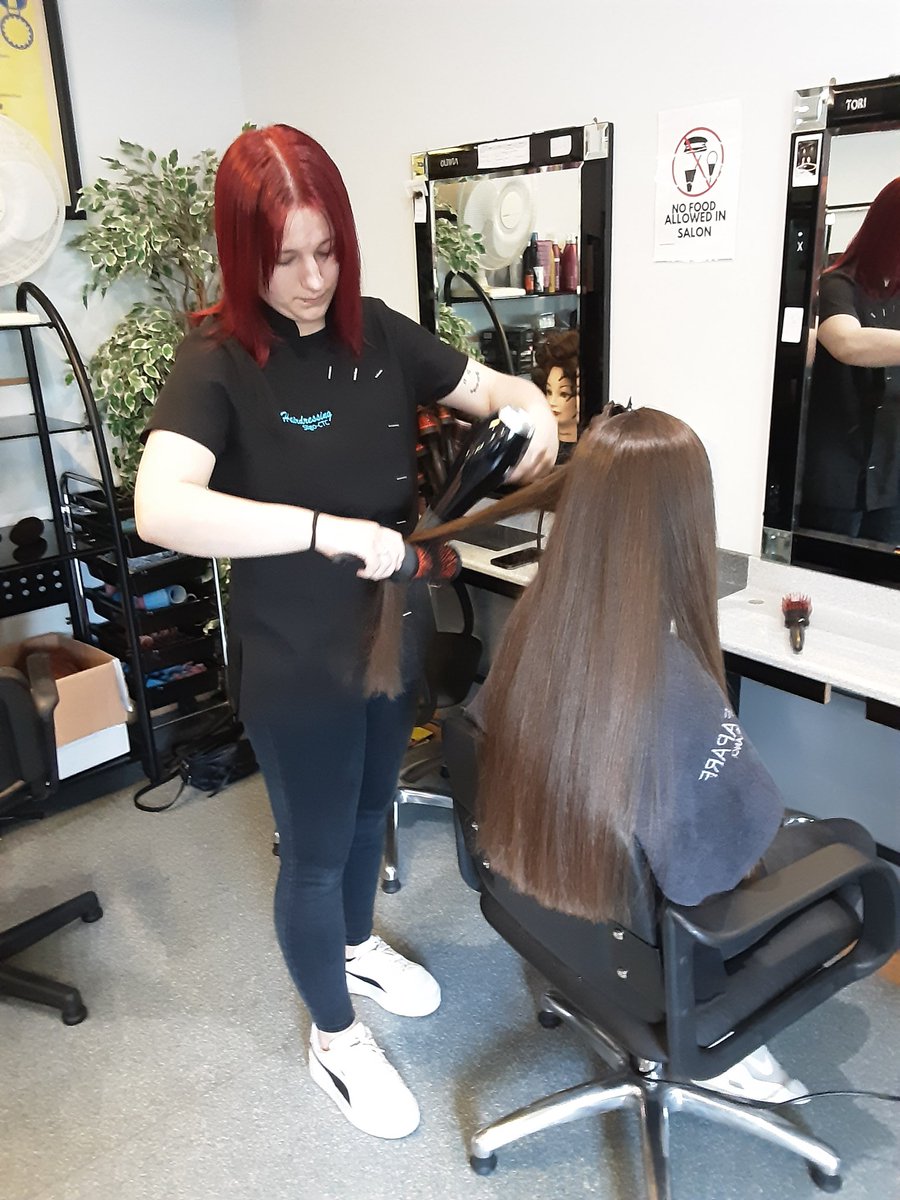 sligoctc's tweet photo. Beautiful straight blow dry by hairdressing trainee Oliwia.
#sligoctc #hairdressingcourse #blowdryinghair #sleekhair https://t.co/O7qAu0M481