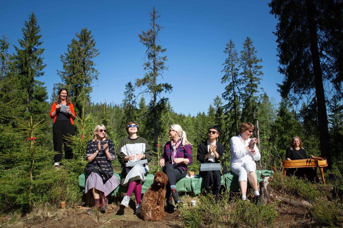 Stor stas å synge Edith Sødergran etter ønske av forfatter Judith Schalansky under seremonien for overlevering av tekster til «Future Library»