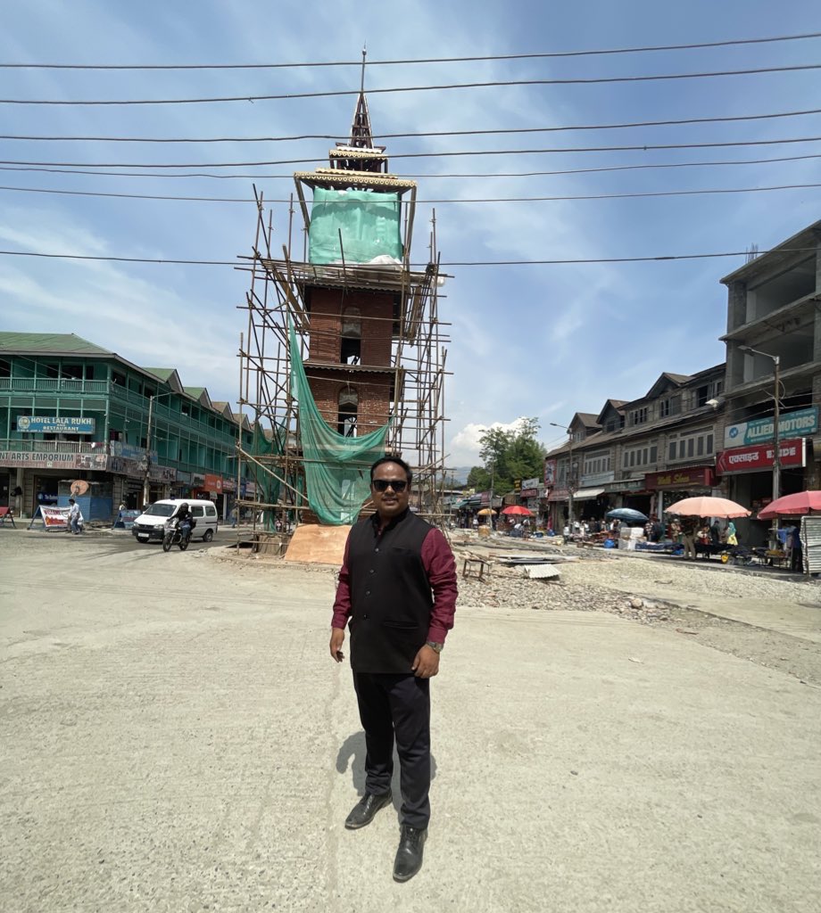 manishindiatv's tweet photo. G20 meeting started, But let me show you #LalChowk of #Srinagar. 
Traffic - Yes
Shops Open- Yes
Tourists- Yes
Redevelopment- Yes
Curfew- No
“Judge Yourself, Kashmir is on way to Development”. Local need employment and secure future. #G20 @indiatvnews https://t.co/HIyhg8cIfz