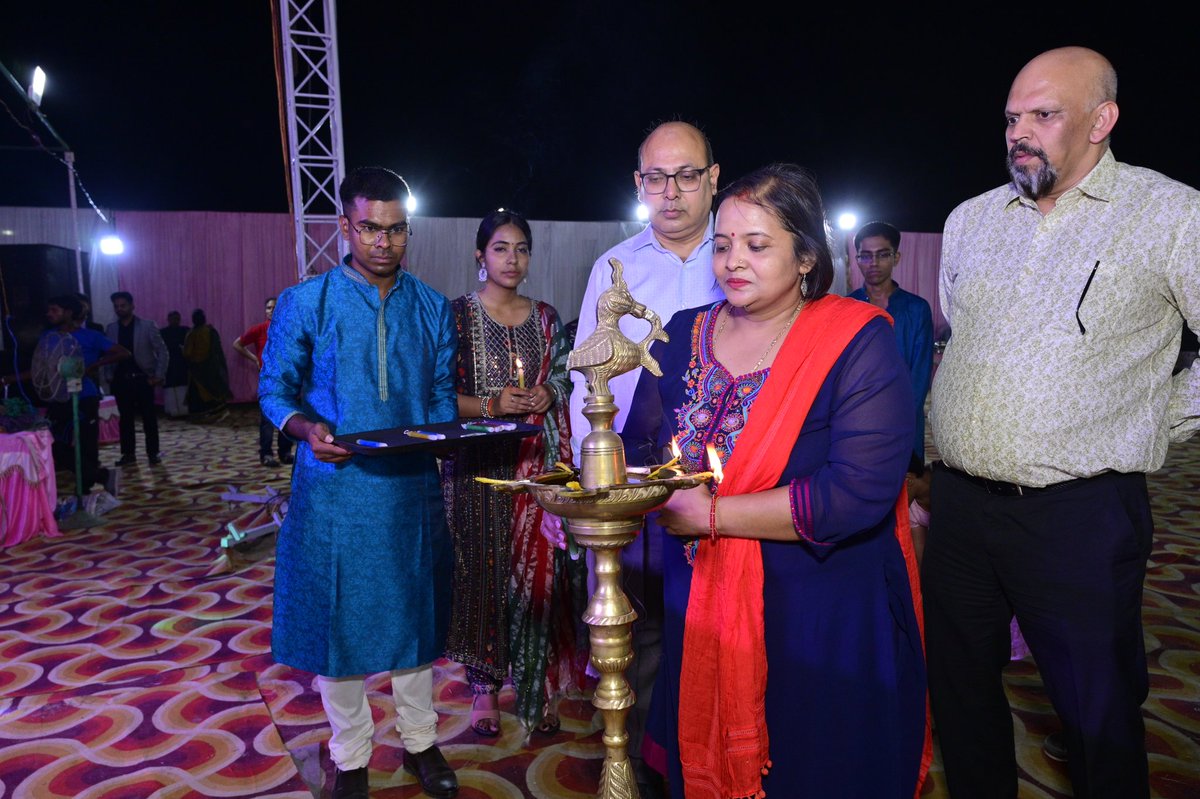 asmcghazipur's tweet photo. #Fresher's Mania "A great evening" #MBBS_BATCH_2021 Welcome junior Batch 2022. #Freshers_Party
#NewBatch2022 @Meup #updgme #ASMCGHAZIPUR https://t.co/6WVImDfa6a