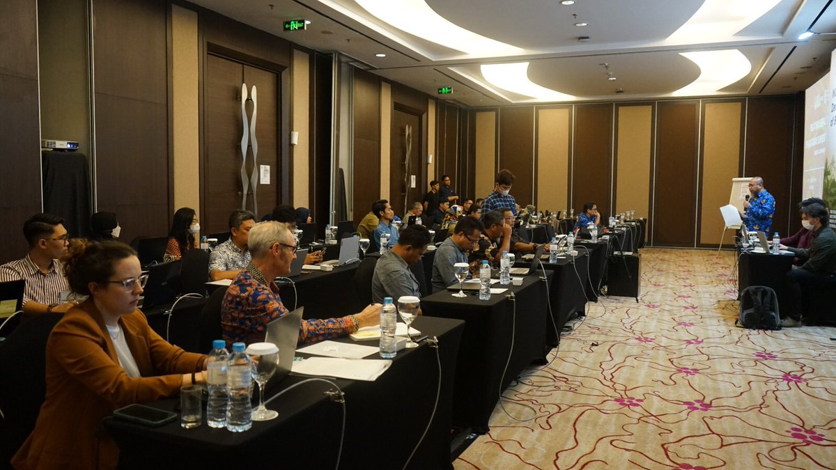 FAOIndonesia's tweet image. From Bandung with #Sepal.

#LearningSepal continues with 39 participants from @KementerianLHK from various Directorates across #Indonesia.

This week will focus on landcover analysis, including the forest changes. 

Now analyzing highres satelite image is more easier.
