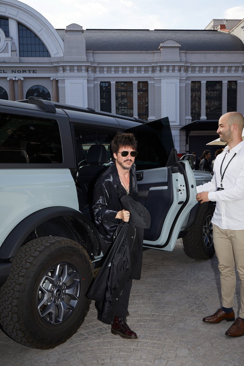 tomas_mcnulty's tweet image. Ariel Rot, Coque Malla, Loquillo, Andrés Calamaro, Carlos Tarque... fue una gozada poder presentar el nuevo #FordBronco en la fiesta 40 Aniversario de #DRO celebrada por @WarnerMusicES