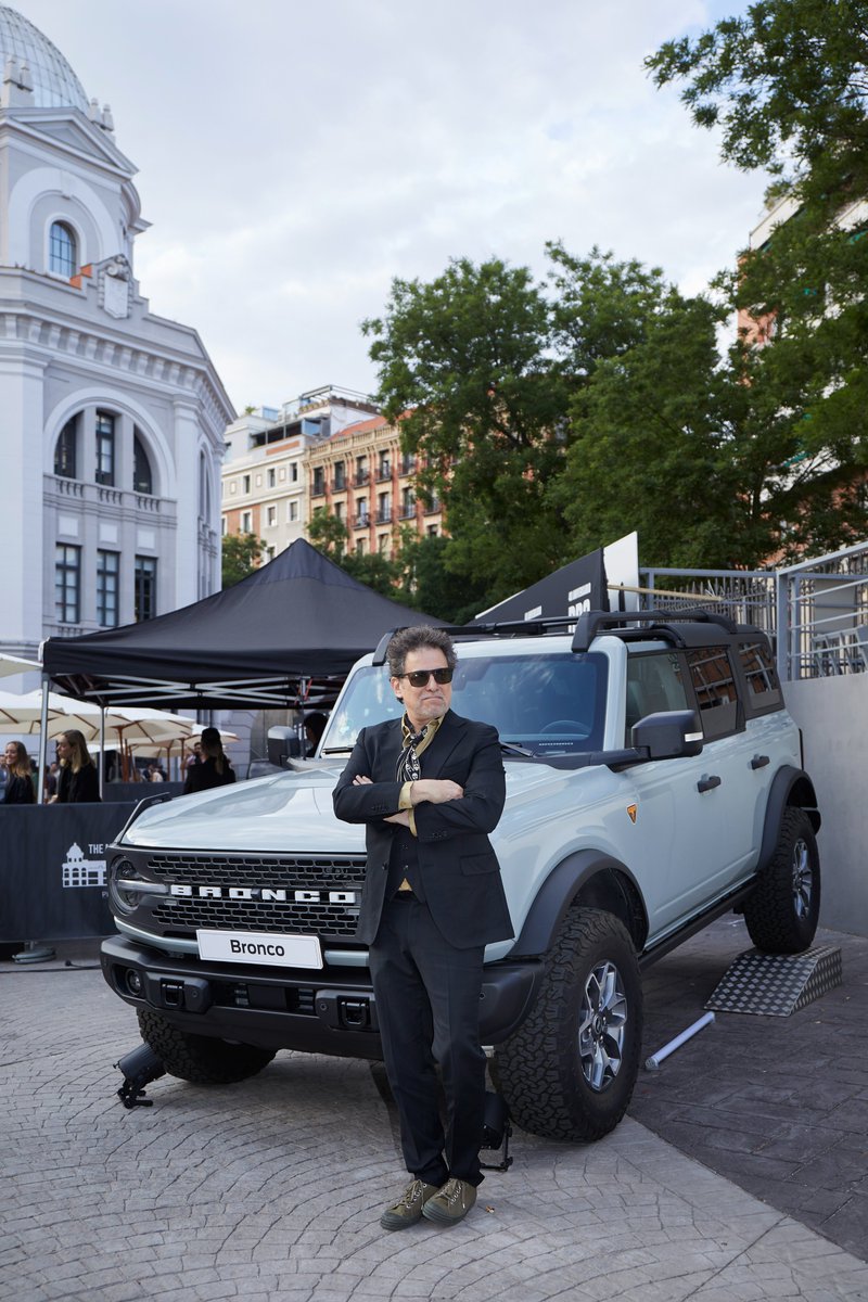 tomas_mcnulty's tweet image. Ariel Rot, Coque Malla, Loquillo, Andrés Calamaro, Carlos Tarque... fue una gozada poder presentar el nuevo #FordBronco en la fiesta 40 Aniversario de #DRO celebrada por @WarnerMusicES