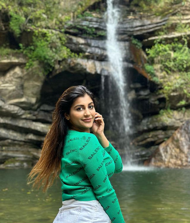 Trendy Looks Of Yashika Aannand

Click here: tupaki.com/photogallery/a…

#yashikaanand #trendylooks #photogallery #tupaki #bollywoodactor @tupakinews_