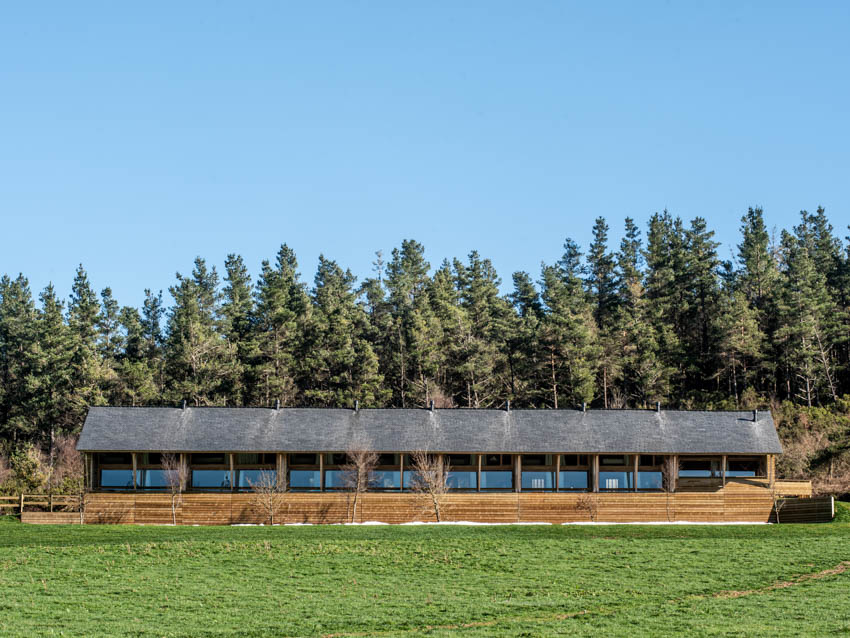 Maderayconstruc's tweet photo. DE LA GANADERÍA INTENSIVA A LA EXTENSIVA. UN CEBADERO DE GANADO QUE REVIVE 👉 https://t.co/6P84BbLH9c 
#Arquitectura Salgado e Liñares vía @CSCAE 
#Arquitecturademadera #MaderayConstrucción https://t.co/BEmmClvpkc
