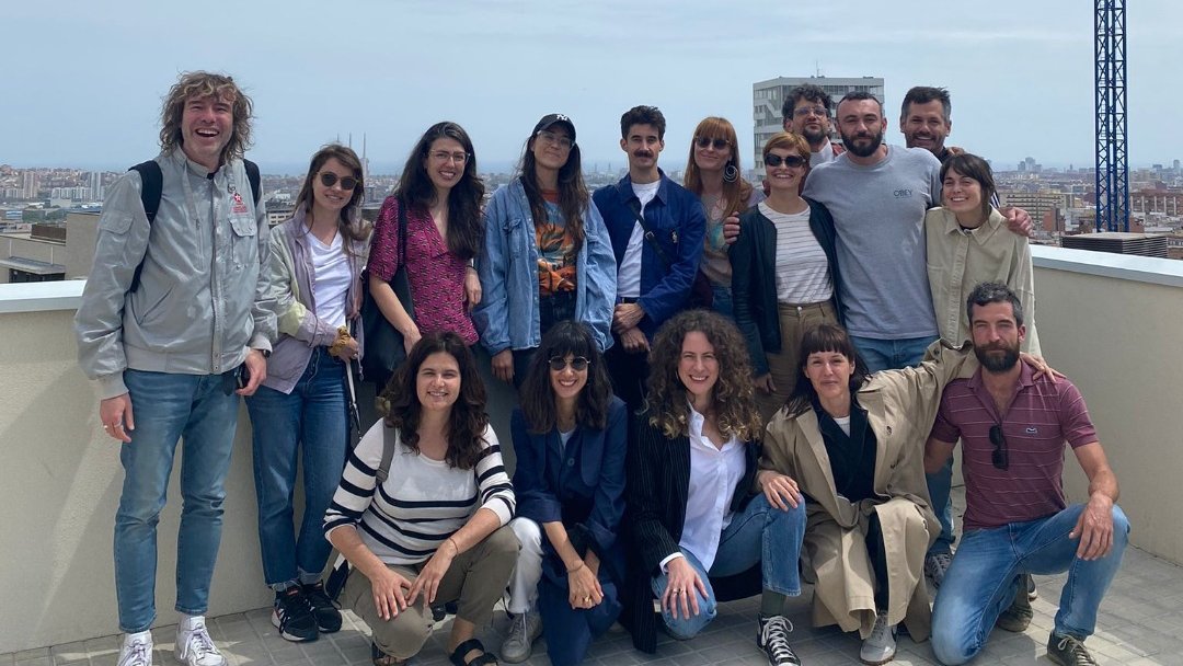 ➡️Les coneixeu? Són La Comunitat 111 i estan a les portes d’establir-se formalment com a cooperativa d’habitatge en cessió d’ús. 
Parlem amb elles a la nostra secció #HistòriesdeCohabitatge

habicoop.cat/histories-de-c…