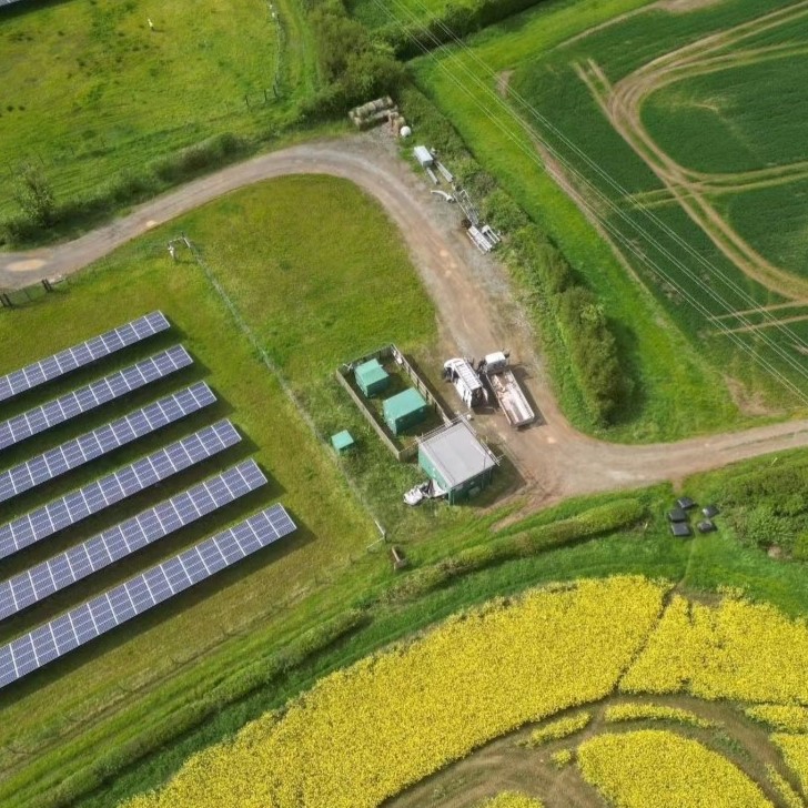 PolyroofLtd's tweet image. Here's a great job from Diamond Fibreglass Ltd using the Polyroof Protec System on a substation roof, creating a seamless and durable waterproofing system on this roof 💯

#flatroofing #grproof #roofingcontractors