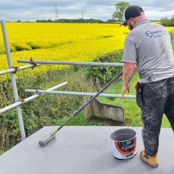 PolyroofLtd's tweet image. Here's a great job from Diamond Fibreglass Ltd using the Polyroof Protec System on a substation roof, creating a seamless and durable waterproofing system on this roof 💯

#flatroofing #grproof #roofingcontractors