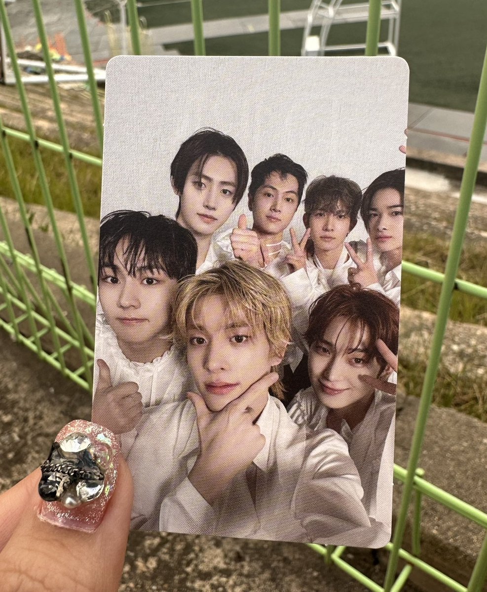 1115gallery's tweet image. THEE ENHYPEN PC