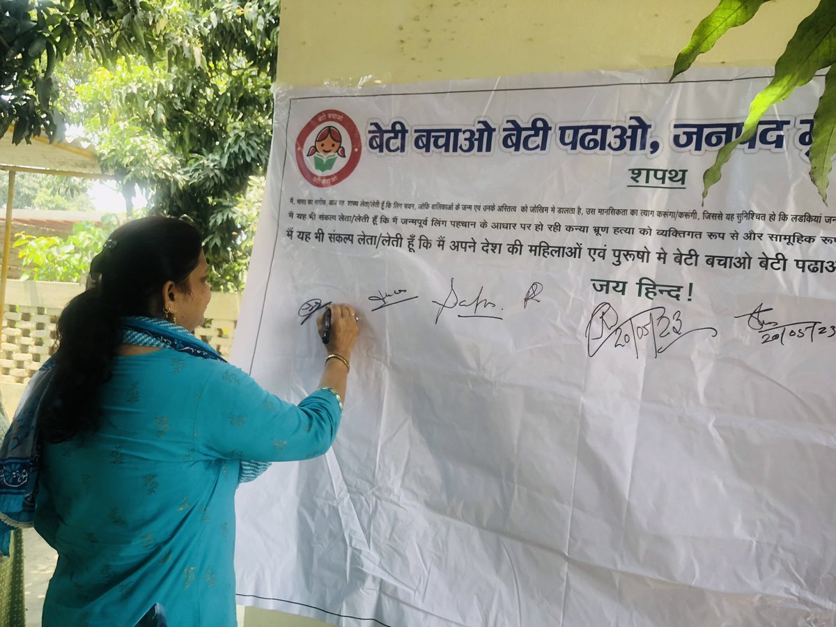 KendraMahila's tweet photo. बेटी बचाओ बेटी पढ़ाओ अभियान के अंतर्गत चिकित्सा शिविर हाइजीन एवं सैनिटेशन दिवस कार्यक्रम का आयोजन ब्लॉक शाहपुर ग्राम रसूलपुर जाटान  में आयोजित किया गया
@DmMuzaffarnagar @dpomzn @icdsmzn @UPGovt @UPMahilaKalyan https://t.co/C2XA3Nimpf