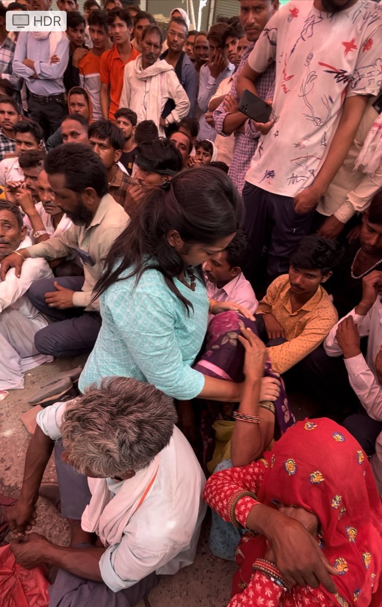 जब कन्हैया लाल  प्रकरण में आप 1 करोड़ का मुआवज़ा दे सकते है तो इस पीड़ित परिवार की आवाज़ आप क्यों नहीं सुन रहे <a href="/ashokgehlot51/">Ashok Gehlot</a> जी …….में तब तक परिवार के साथ हूँ जब तक अपराधी पकड़ा नहीं जाता व परिवार को पूर्णतः रूप से न्याय नहीं मिल जाता <a href="/Rajendra4BJP/">Rajendra Rathore</a> <a href="/BJP4India/">BJP</a>