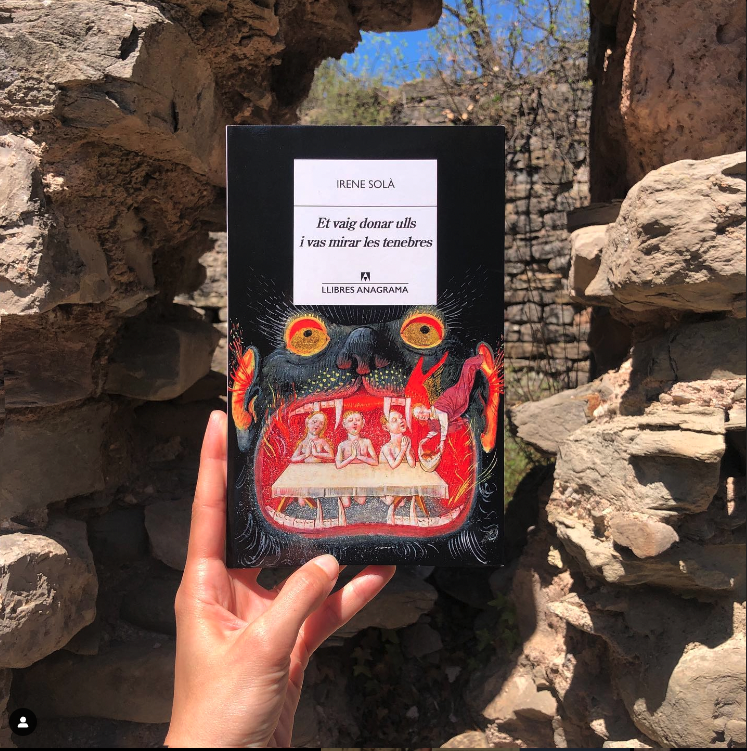 "'Et vaig donar ulls..." també és una novel·la de totes aquelles dones que, enlloc de viure aventures i anar a la guerra, es queden a l’espai privat, a la casa, perquè han estat moltes!". Escolta la conversa que van mantenir Irene Solà i <a href="/montsevirgili/">montse virgili</a> ccma.cat/catradio/alaca…