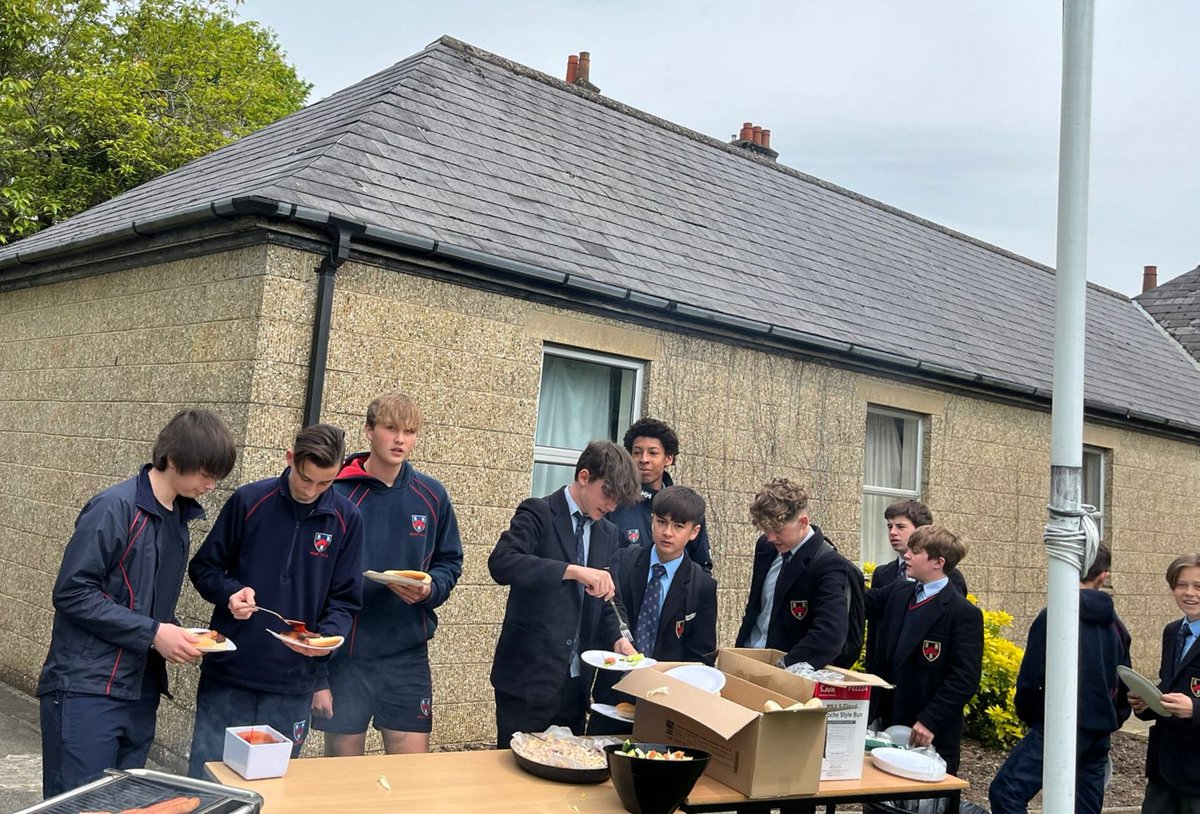 Mount_Kelly's tweet photo. The #RussellHouse boys enjoyed their annual summer #BBQ on Friday afternoon. https://t.co/Q07hp9R4BU