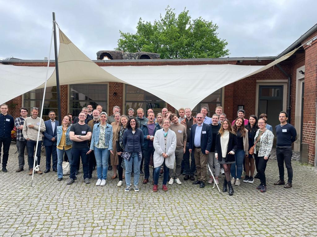 Today on #BiodiversityDay, AlgaeProBANOS has officially launched after 26 expert & industry partners kicked off our 4 year collaboration to accelerate sustainable #AlgaeProduct development in the Baltic & North Sea 🥳

#MissionOcean #BANOS #BlueBioEconomy

algaeprobanos.eu