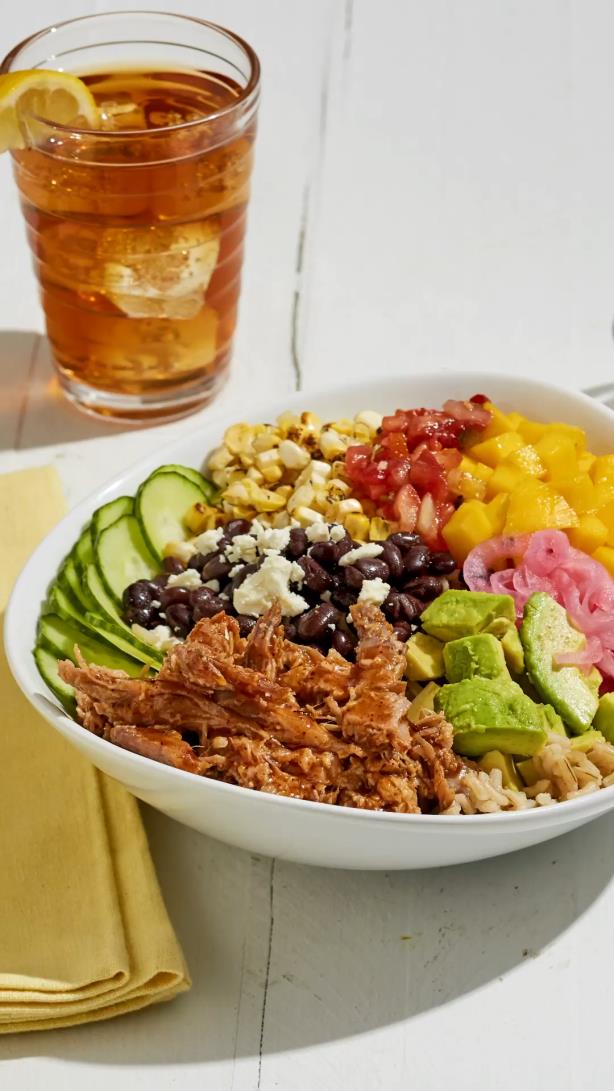 ArizonaPork's tweet image. We love this combo of colorful veggies and fresh flavors that are customizable and easy to make ahead. This is the perfect recipe to nourish your body. 💚🥗ow.ly/JTVG50NL7ve

#nationalporkboard #porkcheckoff #pork #recipes #food #easyrecipes #pulledpork #summergrilling