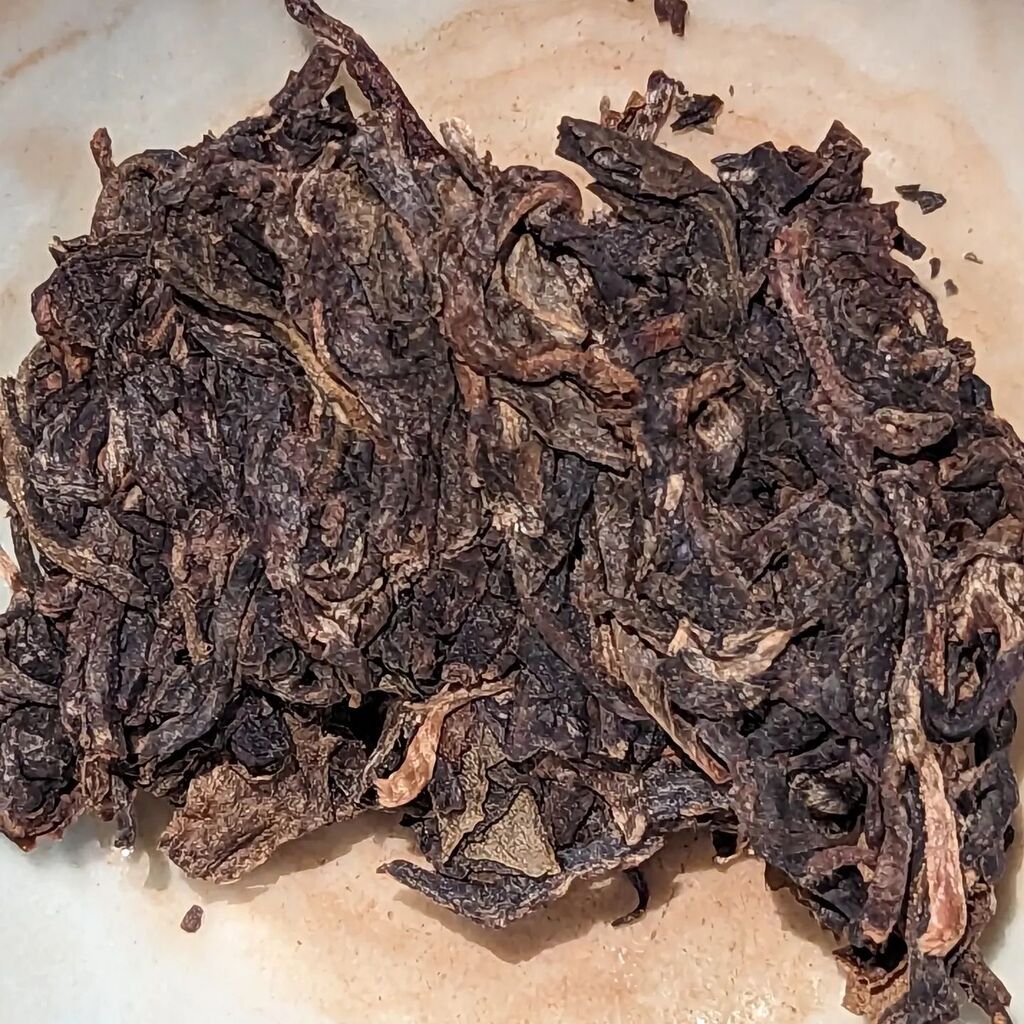 qaantar's tweet photo. More tea? Must be a telework day. A 2006 "guoyan youle ancient tree"... Always good to finish off a sample, too! #tea #puer #puerh #guoyan https://t.co/6MLv27FVvy https://t.co/61J78sH8Vk