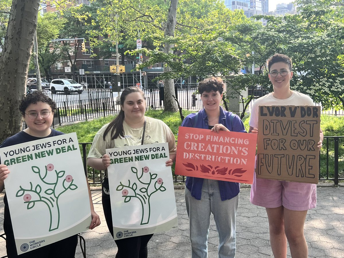 BlackRock, divest from fossil fuels!

Young Jews for a Green New Deal with @JYCM_