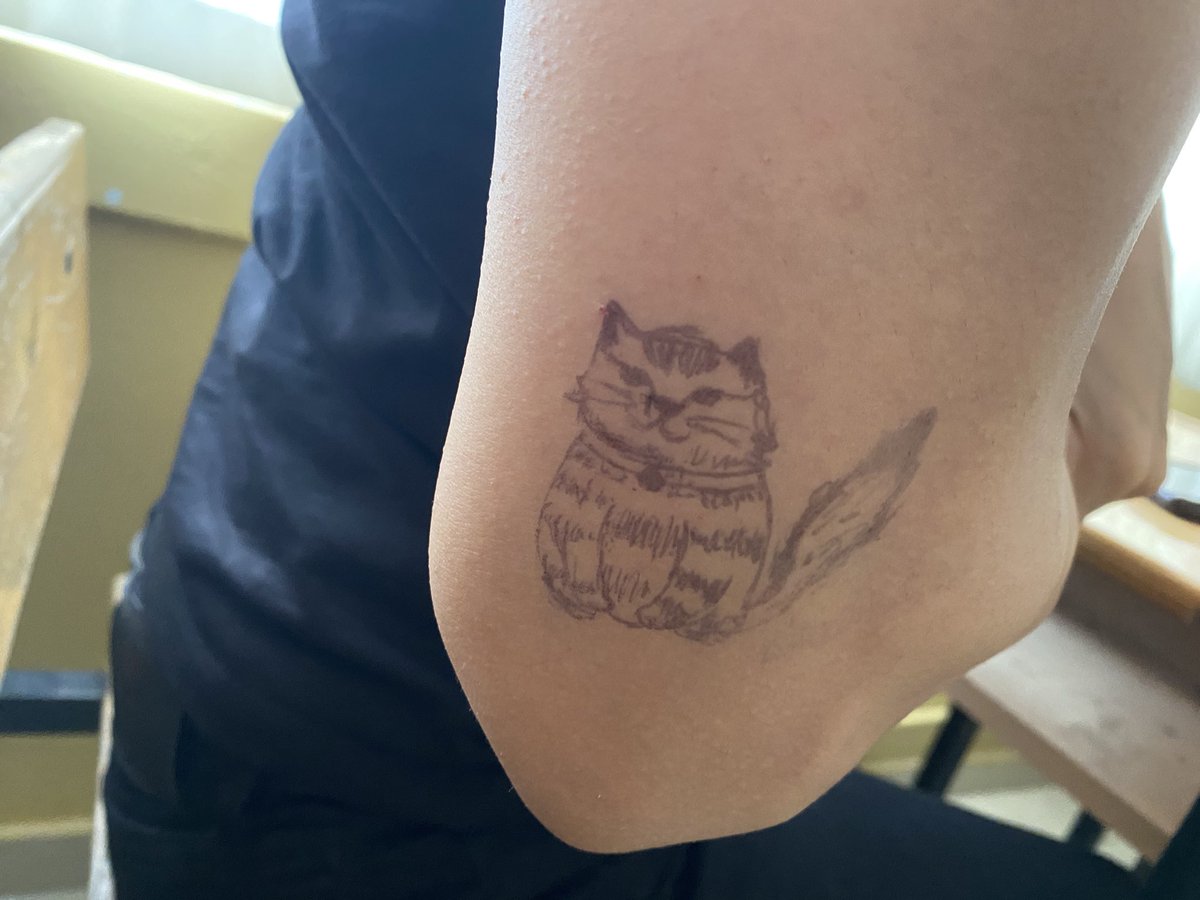 meslek okulunda sıkılan bir ressam😃