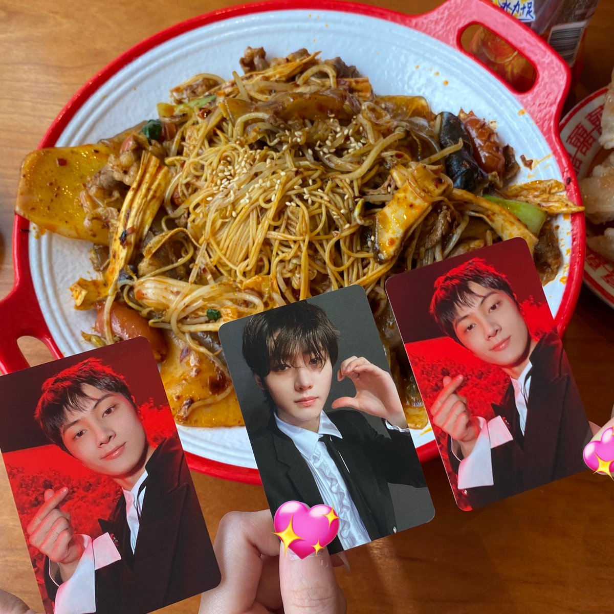 crushon1208's tweet photo. 마라샹궈 맛있게 먹고 쇼케쭈고🎶 https://t.co/ZnajfIV4i6
