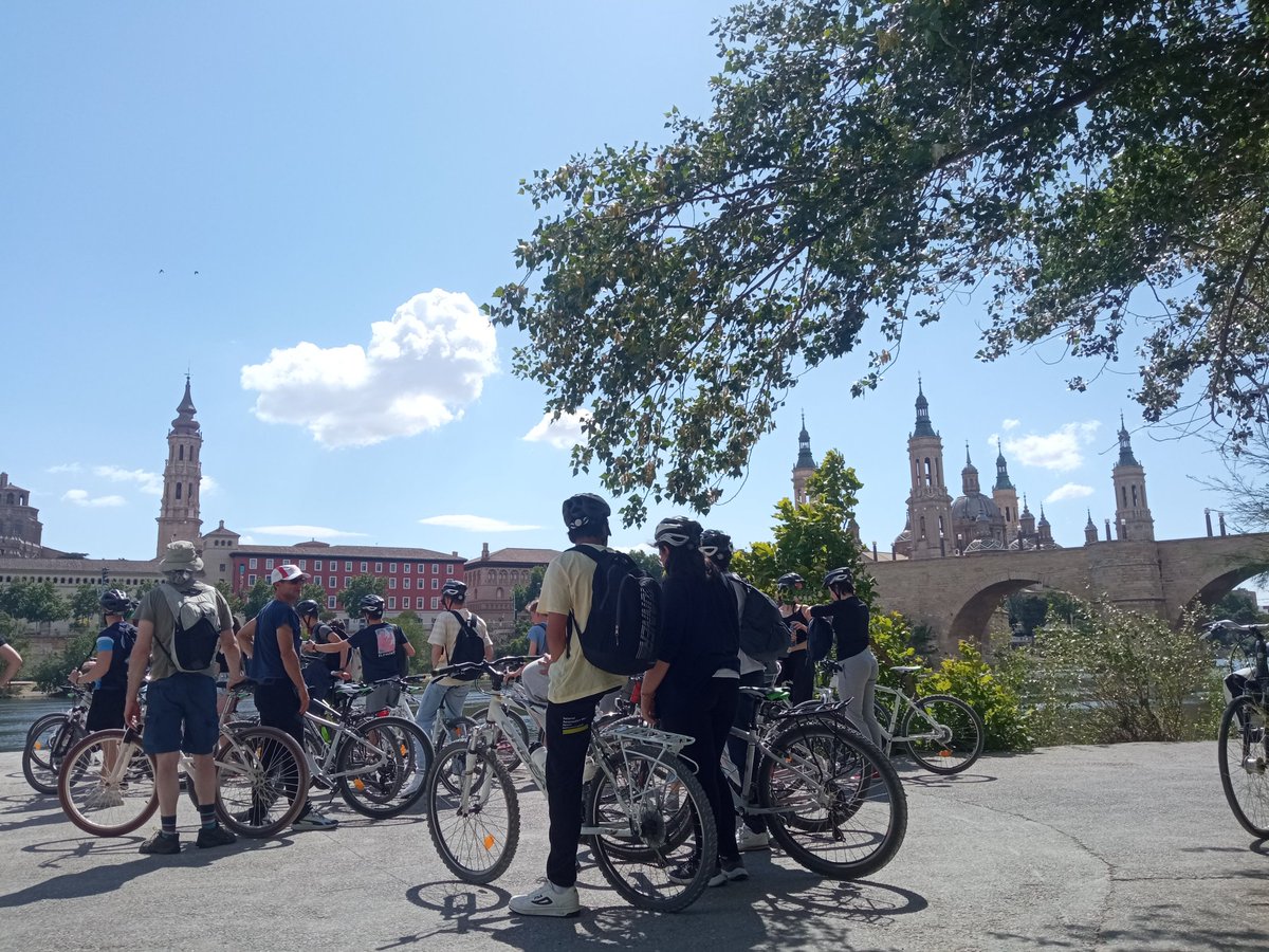 LaCicleria's tweet photo. Este finde tocó ruta de los #3rios con un grupo de @EUErasmusPlus de Corella, de la mano de @Biciclistas1.
Comida y ruta para un sábado completito con @LaCicleria https://t.co/duMr1fPuIC