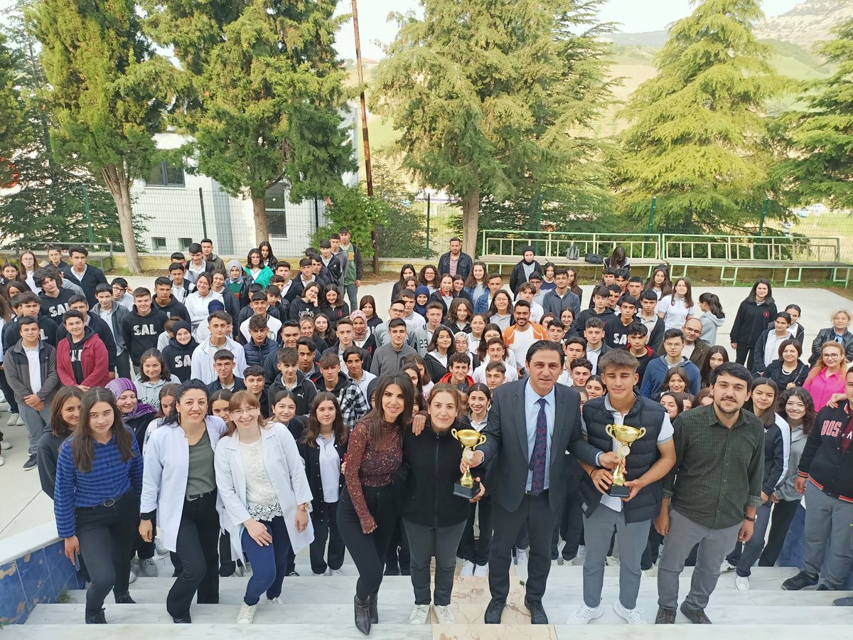 Tek gayemiz mutlu ve umutlu gençlik yetiştirmektir.
Çünkü biz her şeyi gençliğe bırakacağız…
Geleceğin ümidi, ışıklı çiçekleri onlardır. <a href="/SelendiAnadolu/">SELENDİ ANADOLU LİSESİ</a>
#gençlilkhaftası
#anadolugençliği