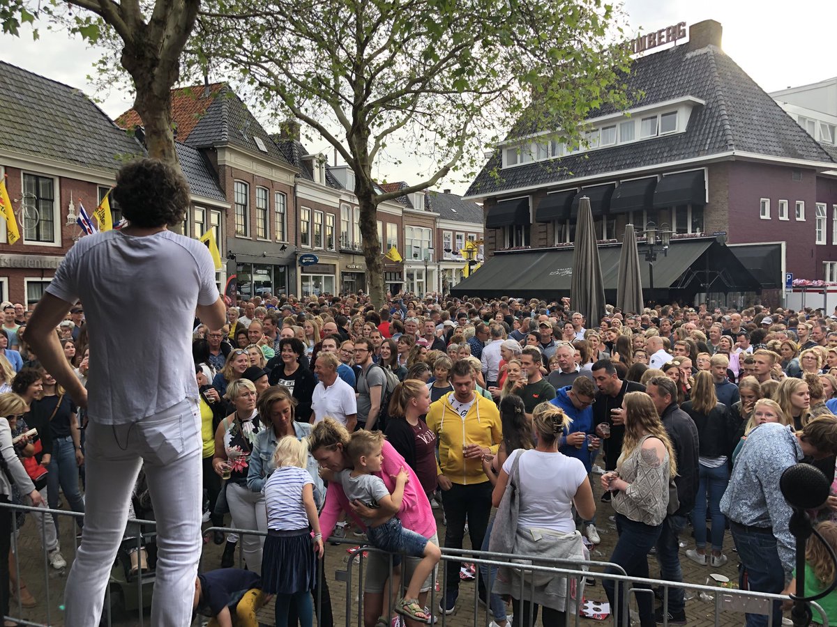 Aanstaande zondagmiddag vanaf 16.00 uur gaan we weer een feestje bouwen in t centrum van ons vertrouwde stadje Bolsward!! Jij komt toch ook?