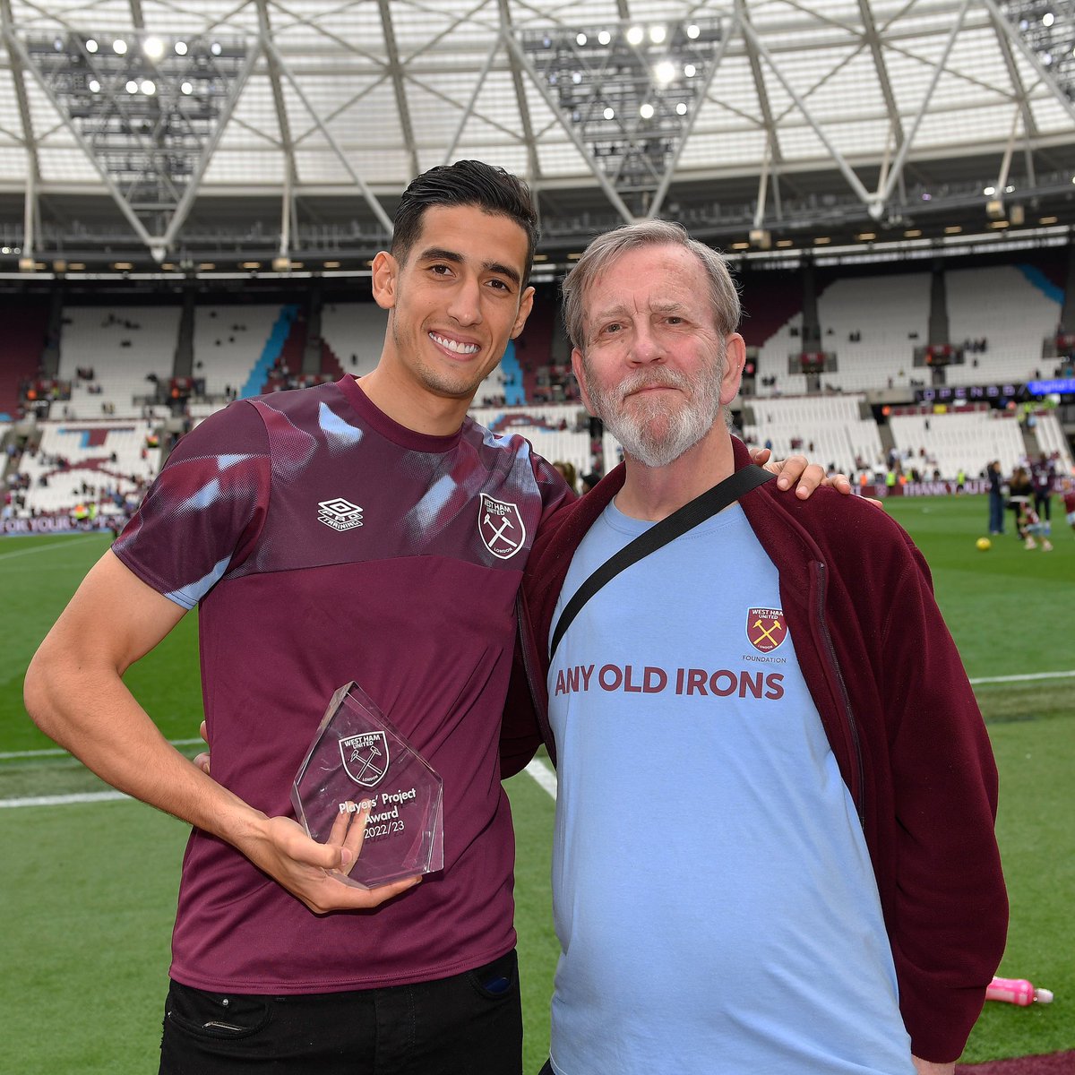 WHUFoundation's tweet photo. Don from the #AnyOldIrons presents @AguerdNayef with the #PlayersProject Award 🥰🎖️
His outstanding commitment to supporting our programmes and using his platform to inspire others is truly remarkable 🤝
Thank you Nayef 🙌
@WestHam | #UnitingOurCommunity https://t.co/6R99BFmJx7