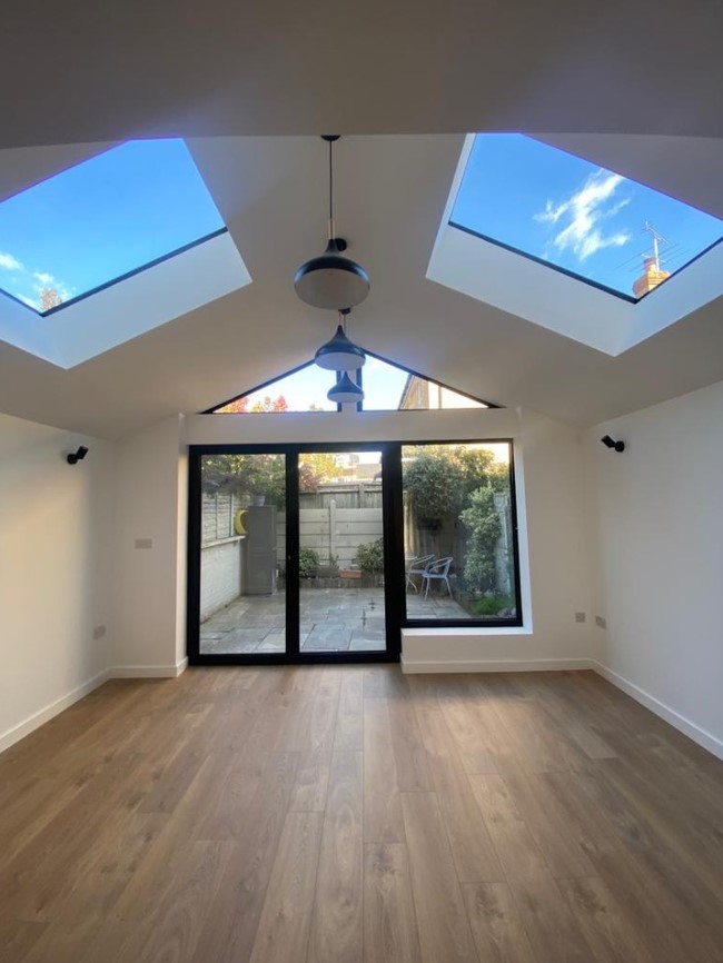 mfpukltd's tweet photo. Our slim, contemporary #Rooflight and #Skylight range has something for everyone ⛅️

Available as a flat profile, pyramid, glass-box or #walkonglass - whatever your choice, your new rooflight or skylight is sure to transform any room in the house into a light and usable space. https://t.co/aMjm2xKADQ