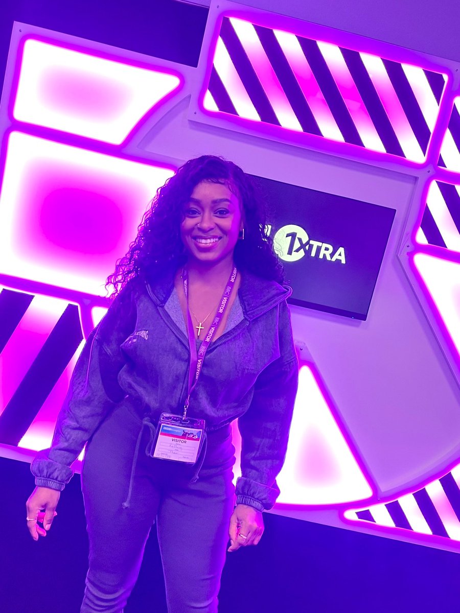 ƬHIƧ LӨVΣ❣️OUT NOW! tweet media