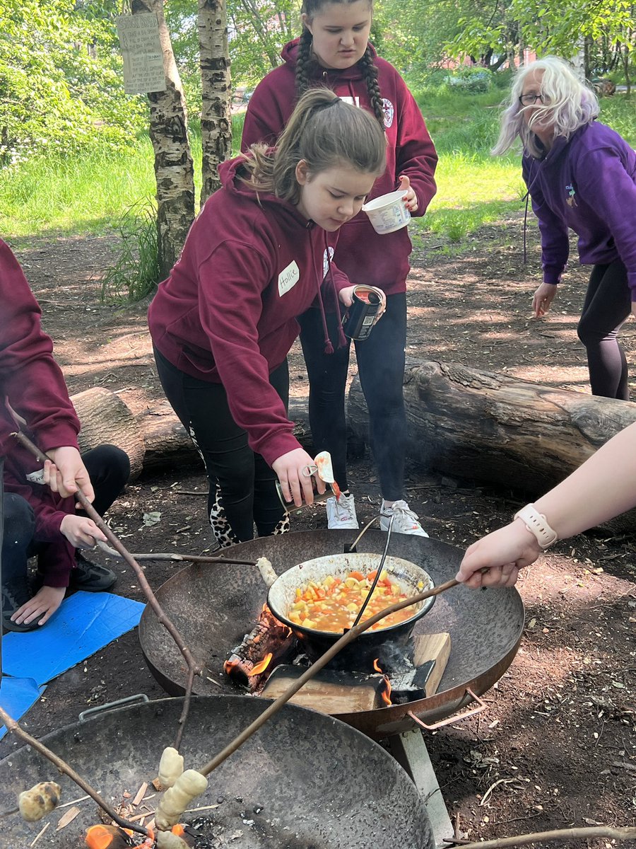 StCharlesGla's tweet image. Some #FoodTechnology in the @childrens_wood as we prepare #VegetableSoup for lunch. The children said they gotten better at this since doing #HomeEconomics during the #TransitionProgramme @johnpaulacademy. #CampfireCooking @CLOtC
