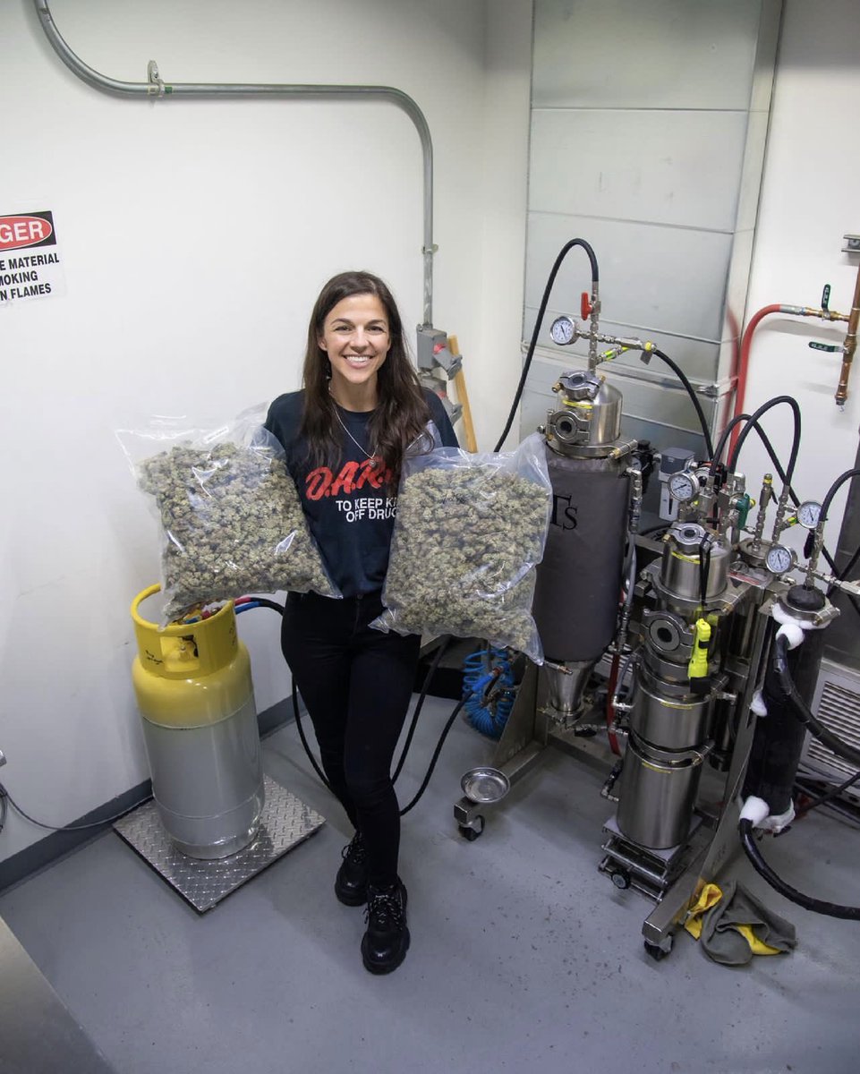 willis__sara's tweet image. When it comes to politics,cannabis use allows me to expand my consciousness and think beyond the traditional right/left paradigm. Maybe it’s why i hold such strong beliefs about #voluntaryism and the #nonaggressionprinciple raising Monday? #420community #420friendly #420Life