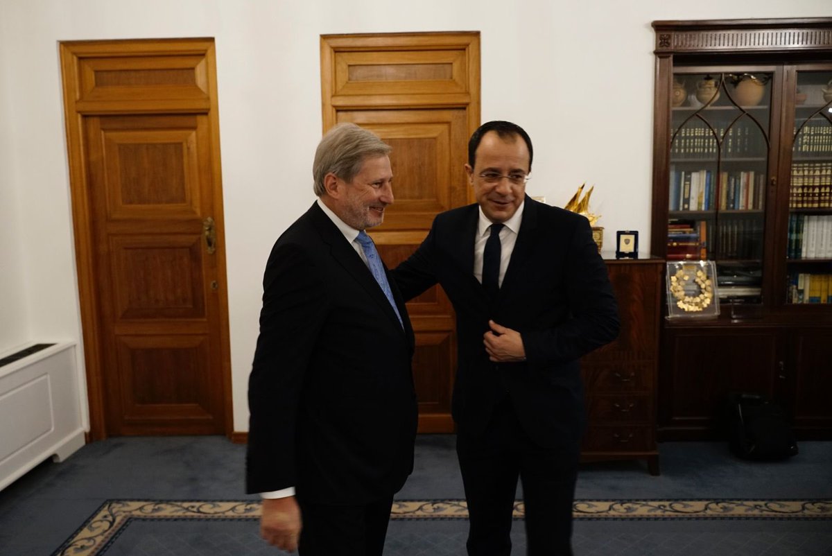 JHahnEU's tweet photo. Good start of the week in🇨🇾#Nicosia by continuing my “#MFF review “Tour des Capitales”.
Thank you President @Christodulides and Finance Minister #Keravnos for the constructive talks! 1/2 https://t.co/3yaxxBVOmt