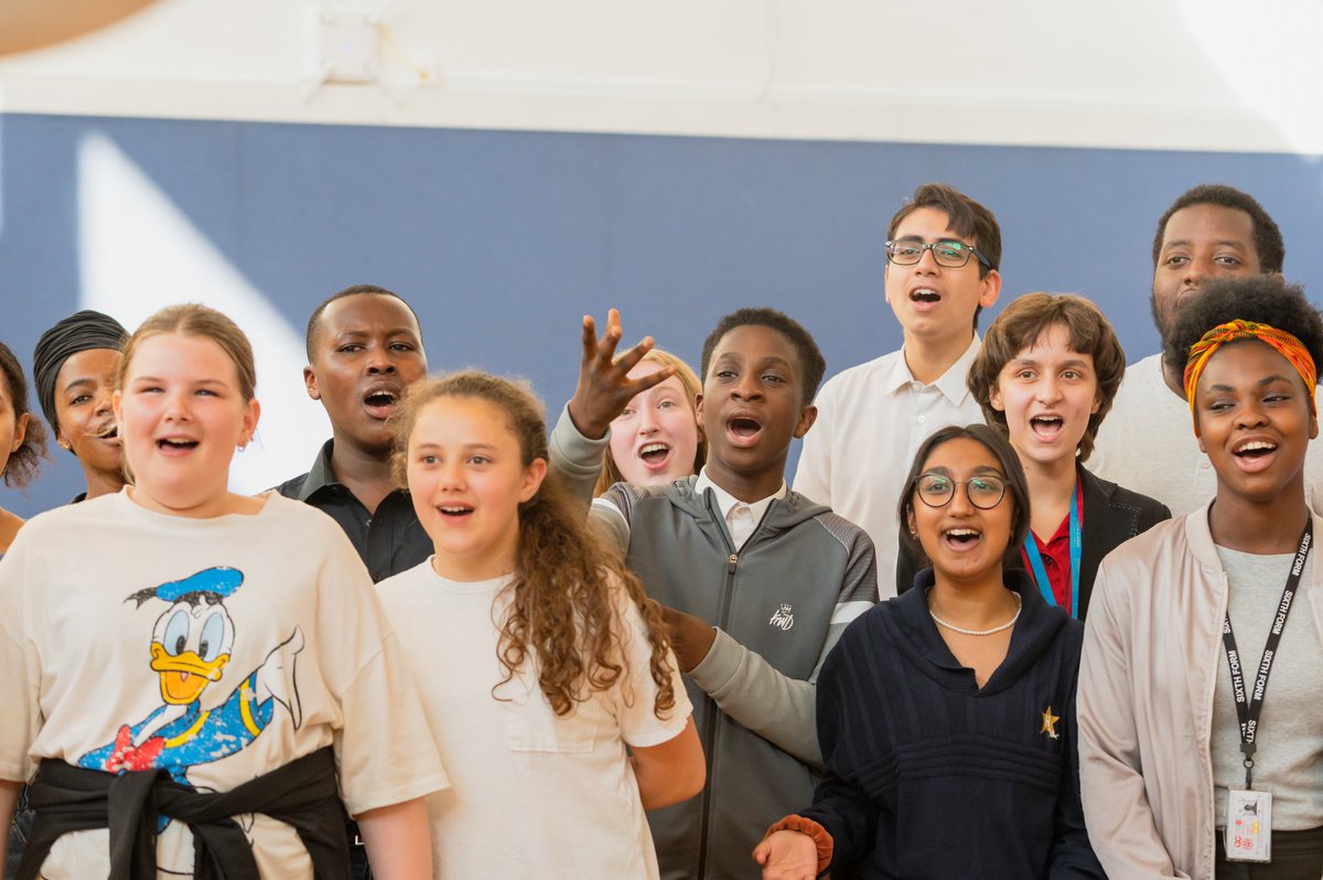 Unmissable! @NewYVC @SpitsMusic -a choir of young people aged 11-25 and the hugely talented @Adisapoet will create a powerful and memorable performance at St Botolph without Aldgate. Join us- squaremilechurches.co.uk/wren-300/wrena… Photo by James Berry #wrenathon #wren300 #festival #choirs