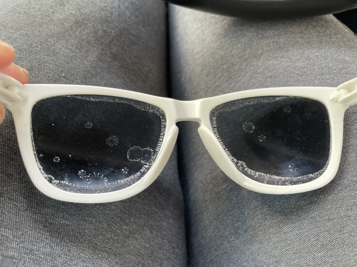 smellypro's tweet photo. @oakley is this normal on your sunglasses? https://t.co/ddh43DDSSi