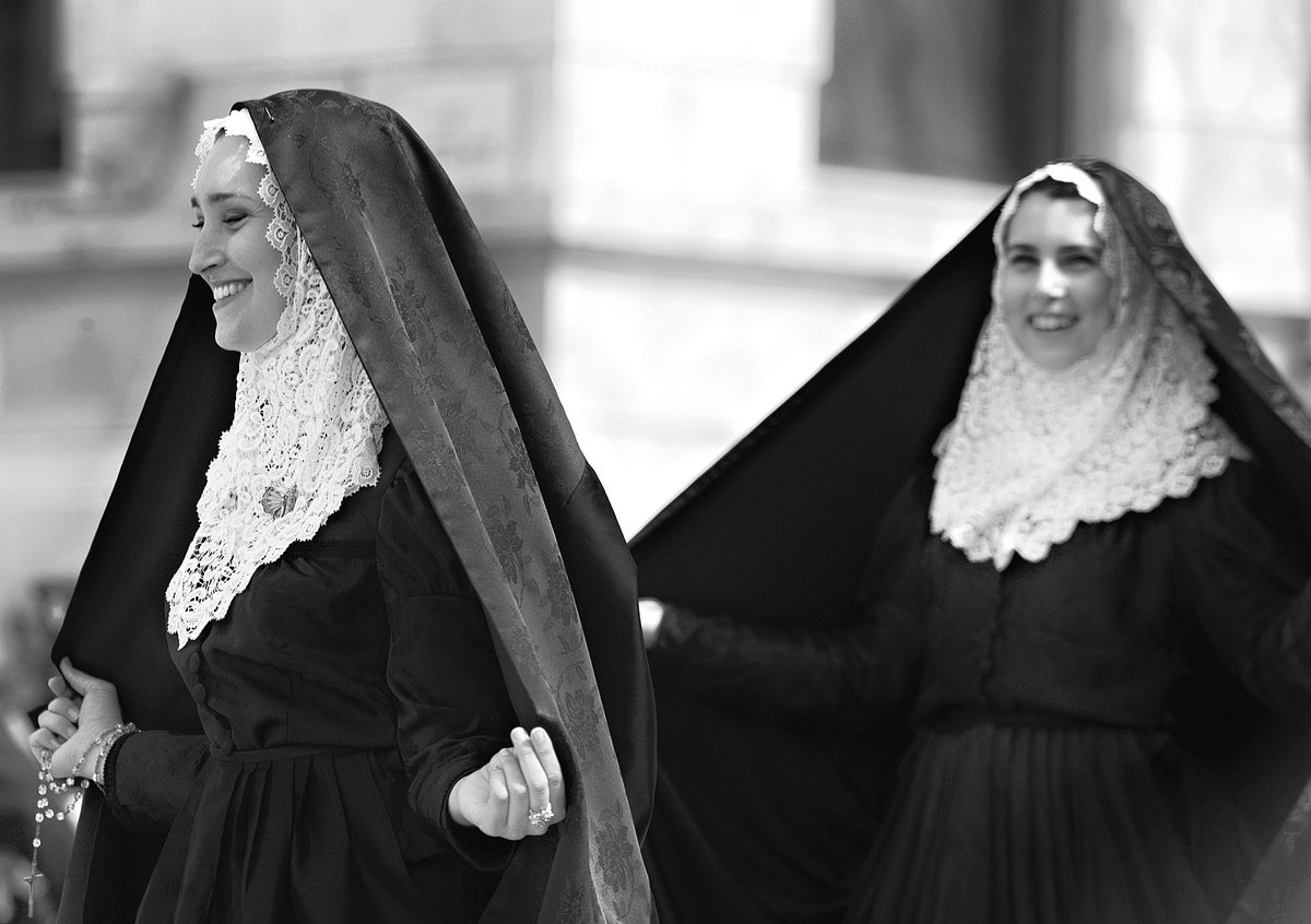 WikiFolkloreIT's tweet image. 📢 Siamo lieti di presentare le foto vincitrici dell&apos;edizione 2023 del contest fotografico

🥇Sguardo sulla Croce di Matteo Pappadopoli 

🥈Festa di S. Efisio Cagliari Costumi 2 di Antonio Cunico 

🥉Associazione culturale Legio XIII Gemina - Rubico (017) di Ivan Petrović Poljak