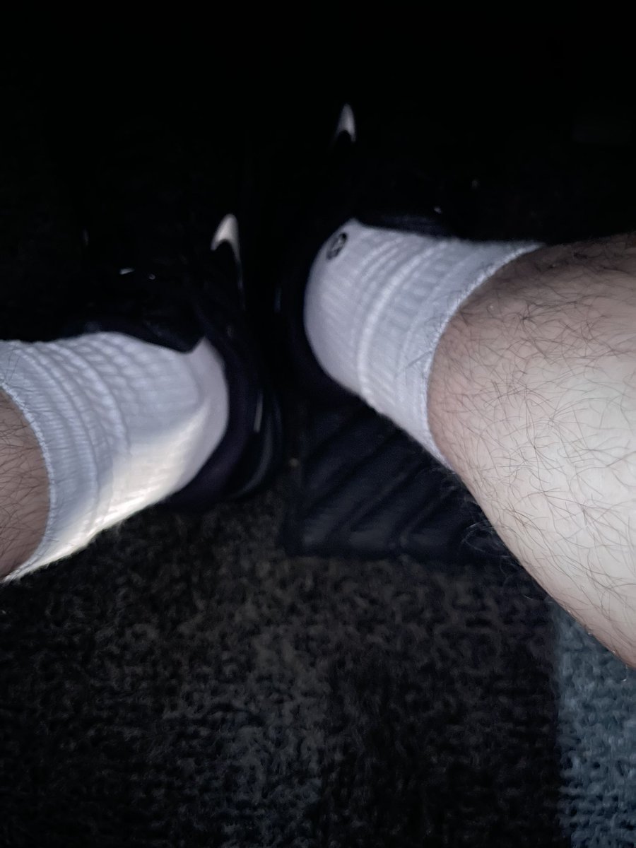 litipinbj's tweet photo. 有没有骚🐶来舔🦶 爸爸用🧦蹭你J #体育生1s #体育生袜子 #毛腿 #白袜S #白袜原味 #白袜直男 #白袜飞机 https://t.co/GcqtLJ9Xti