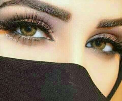 مرحبًا..! 
كيف حالكَ الآن بَعدي..؟
أتظنُ الرحيل عني سيُجدي..؟

مُعدمٌ قلبُكَ المدللُ حتمًا
نبضُهُ الآن , بينَ نبذٍ و شدِّ

فأنا كالعراقِ حينَ تراني
أتلقاكَ ذاتَ قربٍ و بُعدِ

أتحداك أن تلوذَ بغيري
موطنًا , لا يصح فيهِ التحدي

تتراءى لك النساءُ فدوني 
كخيالٍ والواقع المحض عندي.