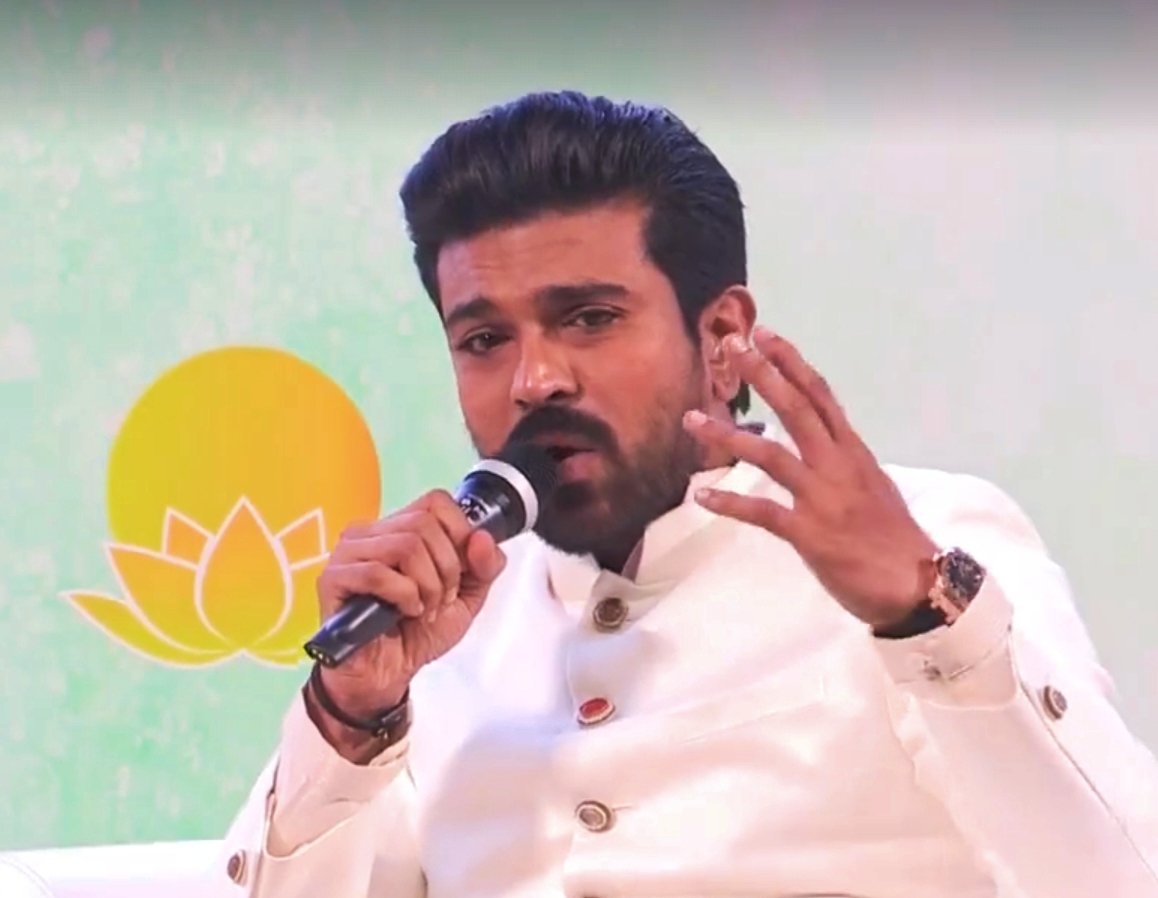 It's Super Star @AlwaysRamCharan  of #RRR fame discussing the success of the song #NatuNatu in #G20Kashmir 

@g20org 

#G20Srinagar #G20 #RamCharan #Kashmir