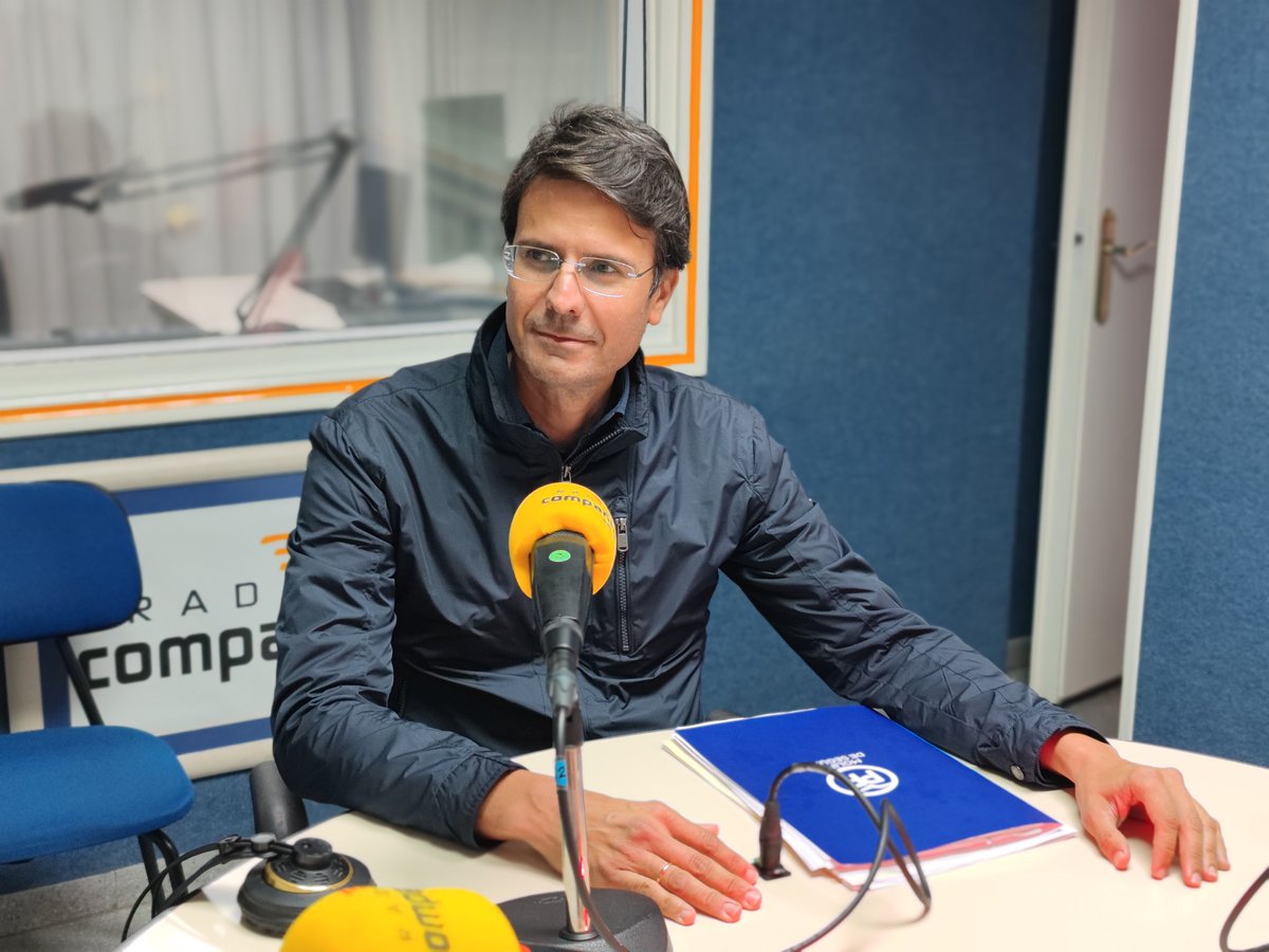 popularesmolina's tweet photo. 🎙️ Nuestro candidato @jangelalfonso ha pasado esta mañana por los micrófonos de @Radio_Molina, para abordar los ejes fundamentales de nuestro proyecto de ciudad en una interesante entrevista.

➡️ Pronto la podrás encontrar en nuestras redes.

#VotaPP #MolinaEntreTodos https://t.co/Gtxg7WPnFk