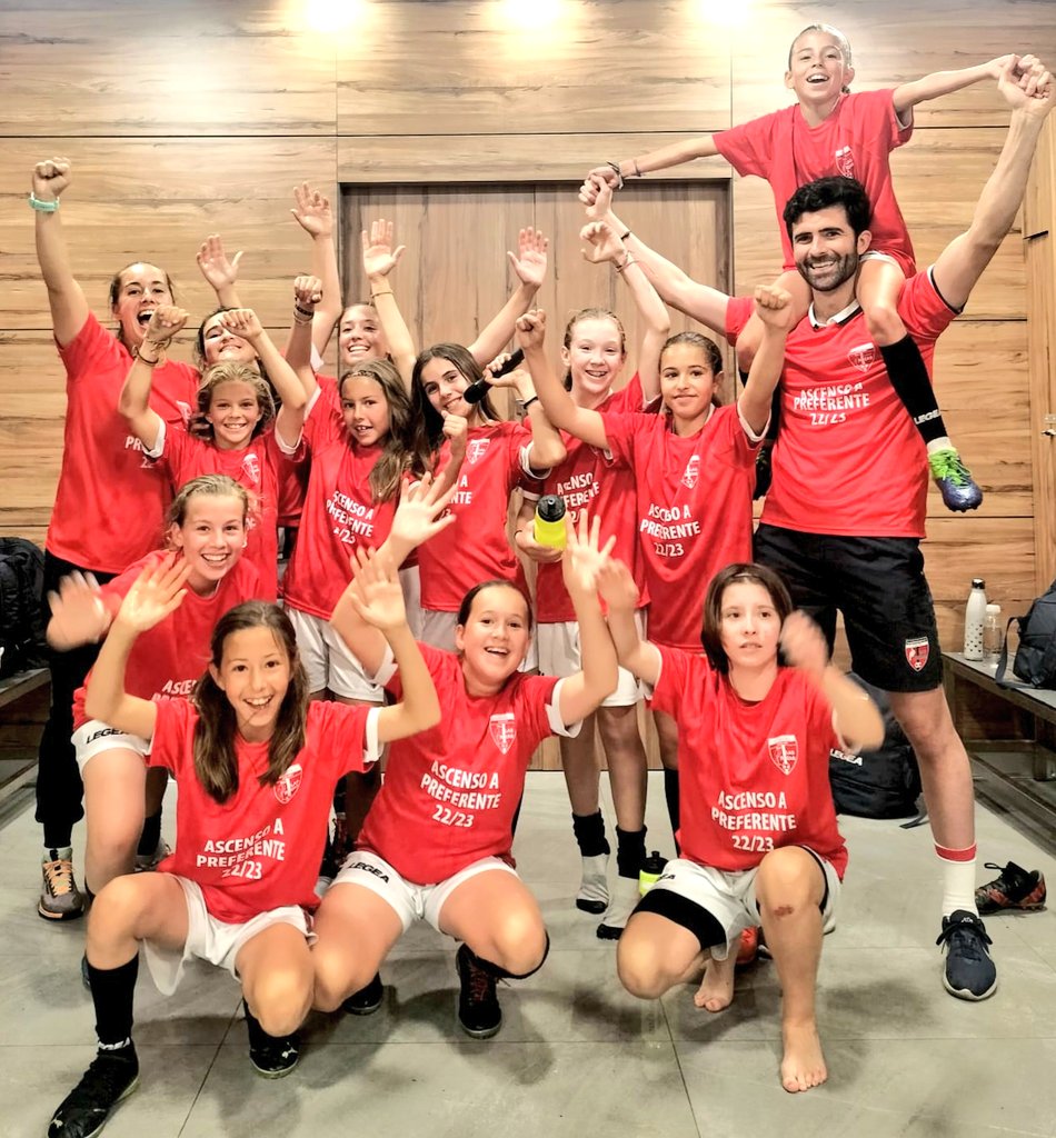 ELC_Las_Rozas's tweet photo. Femenino |

💣 Nuestro #AlevinAfem venció en el día de ayer por 6-2 al @cff_olympia y certifica así su 𝗔𝗦𝗖𝗘𝗡𝗦𝗢 a Preferente

😍 Enhorabuena a jugadoras y Cuerpo Técnico por esta magnífica temporada. Hemos disfrutado del fútbol y la amistad, lo más importante

♥️⚪️ https://t.co/fYIcoH1a3w